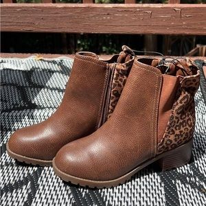 Womens brown boots- size 5Y